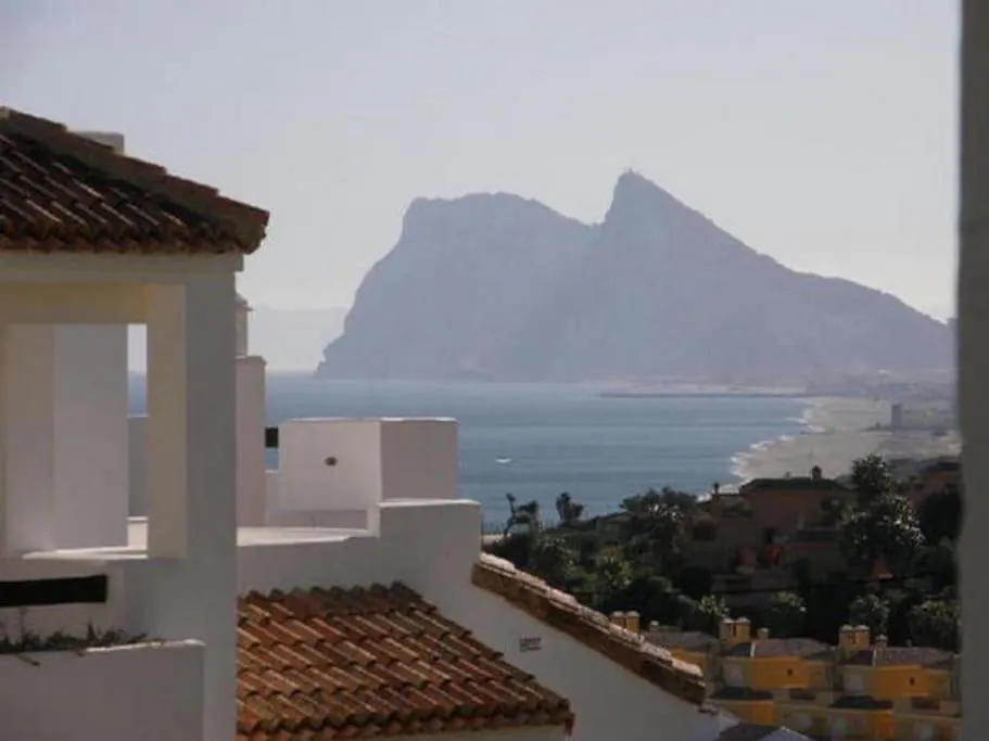 6-Bed Luxury Apartment In Marina Alcaidesa